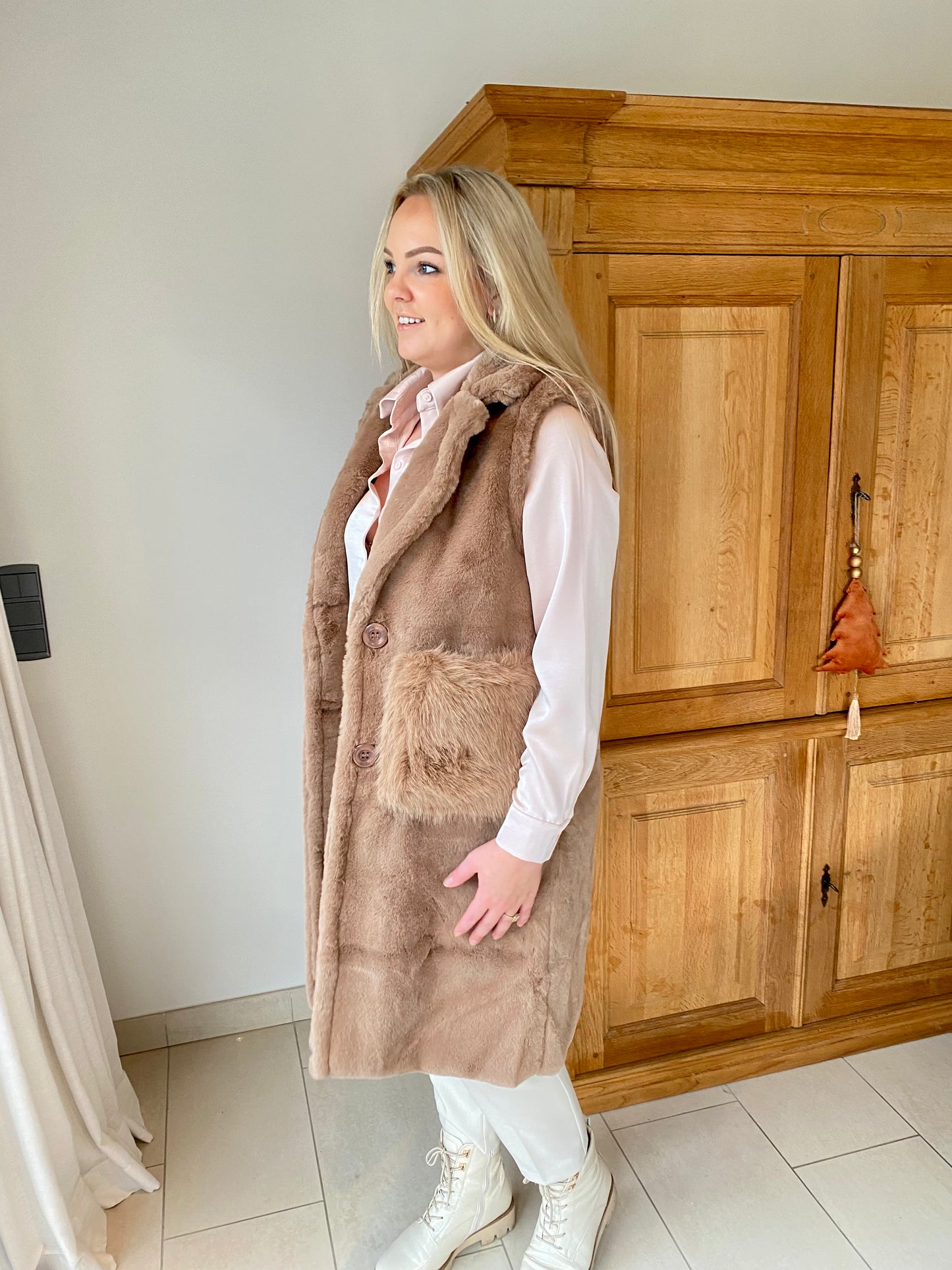 Long fake fur jacket camel
