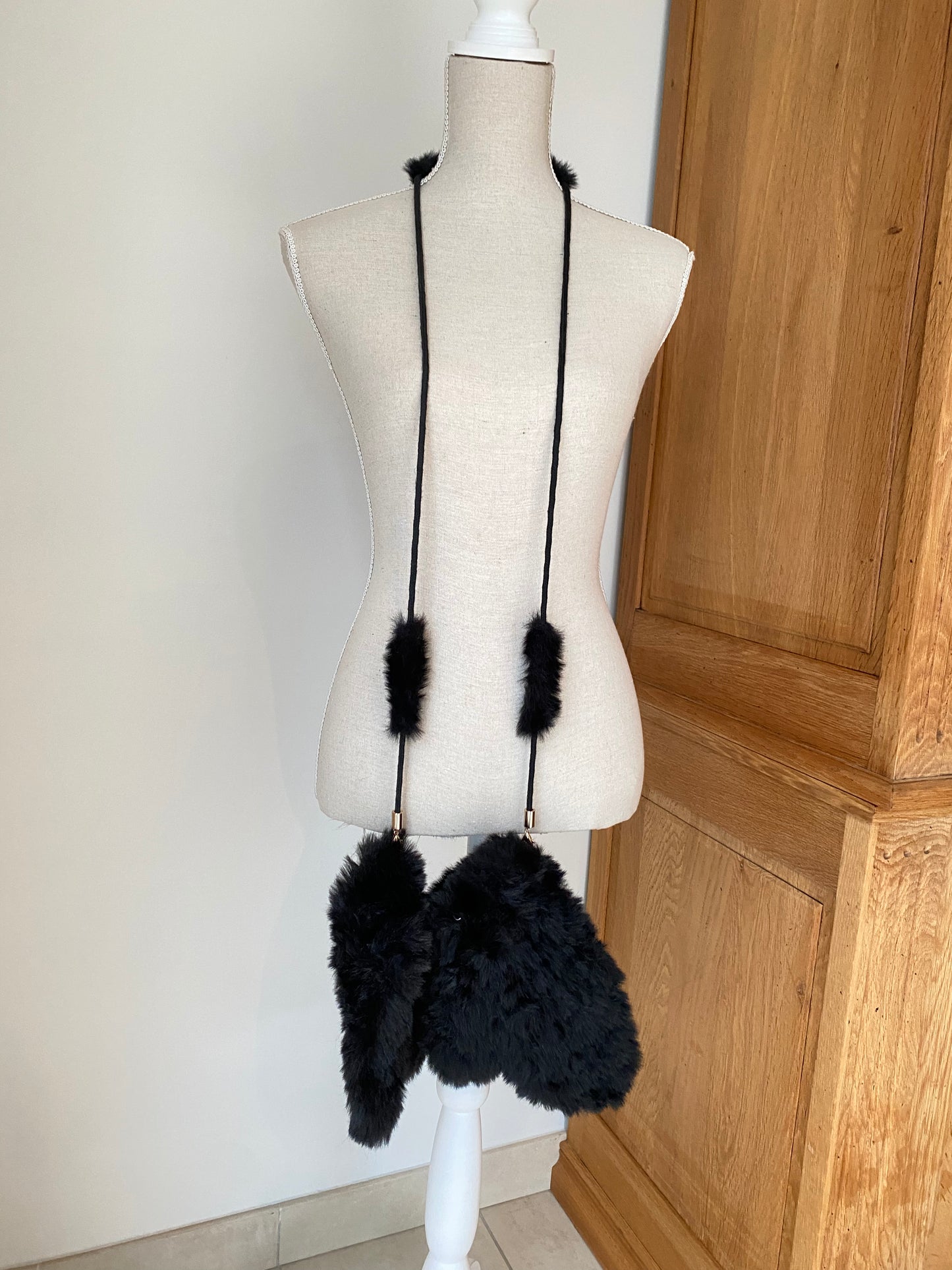 Furry wanten zwart