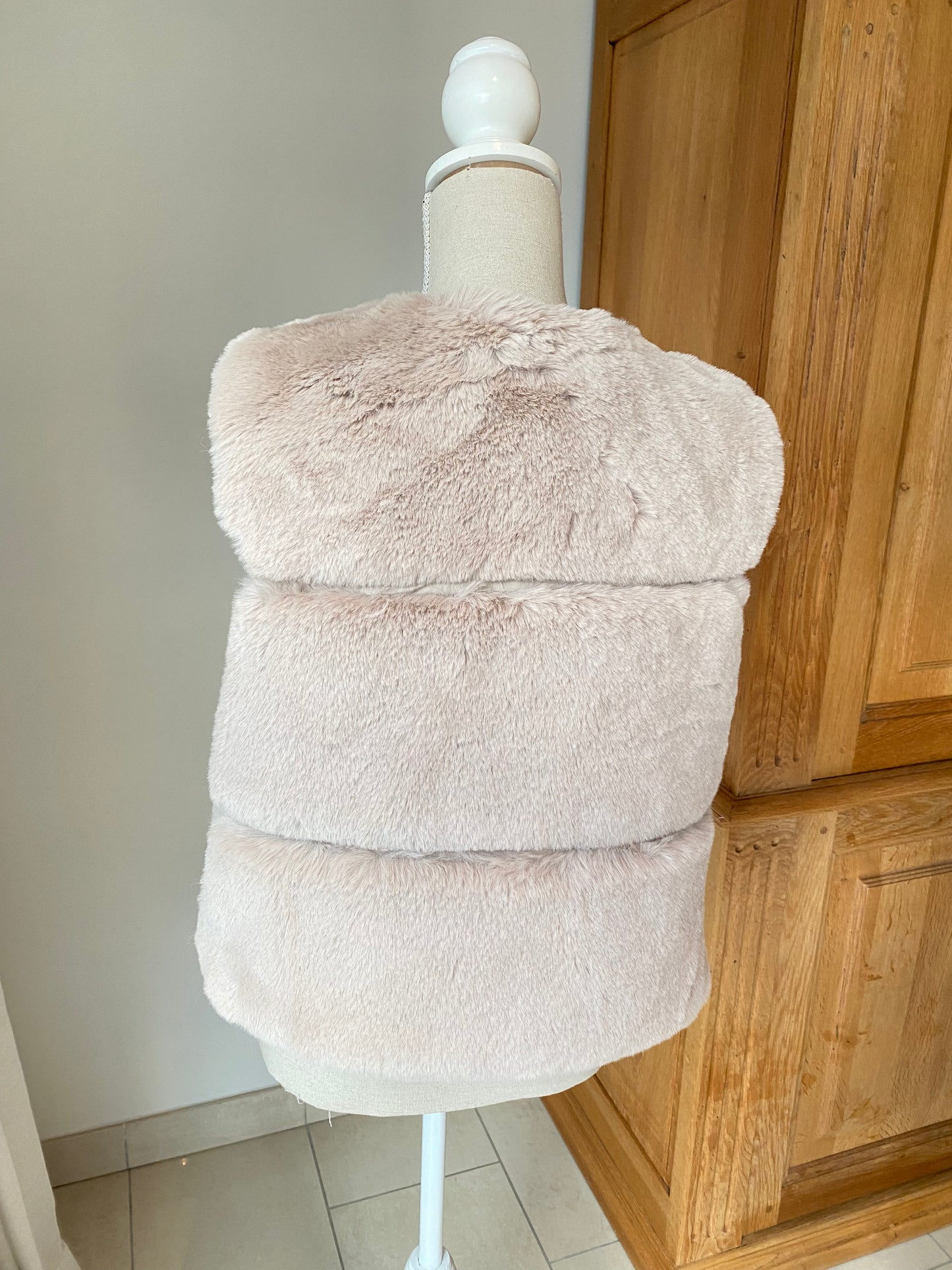 Fur bodywarmer beige