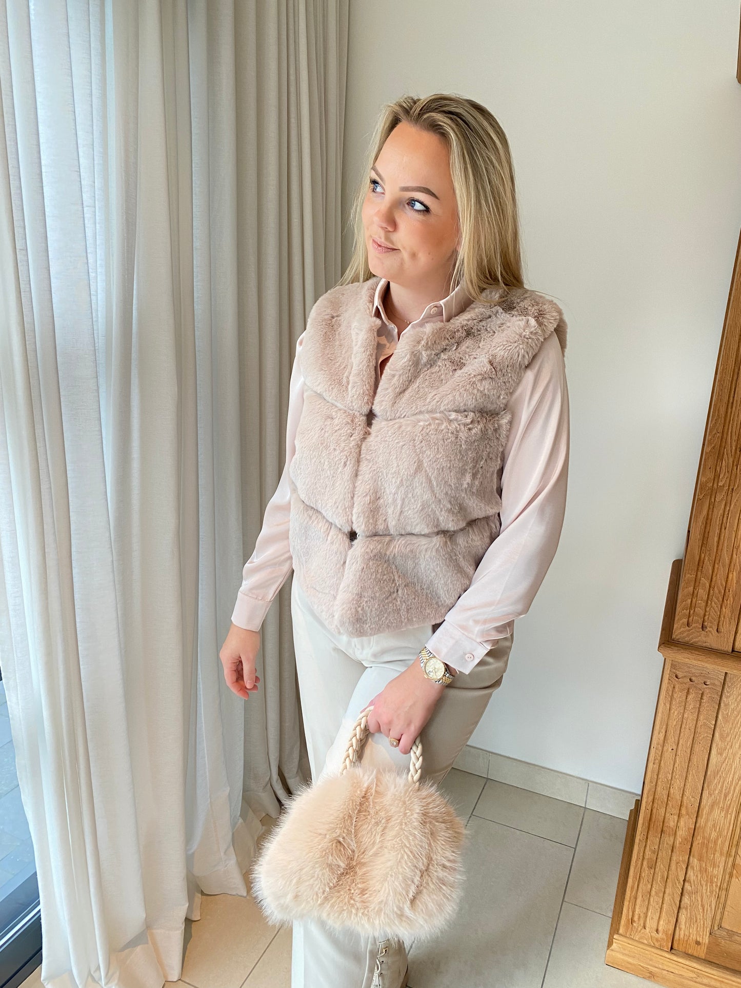 Fur bodywarmer beige