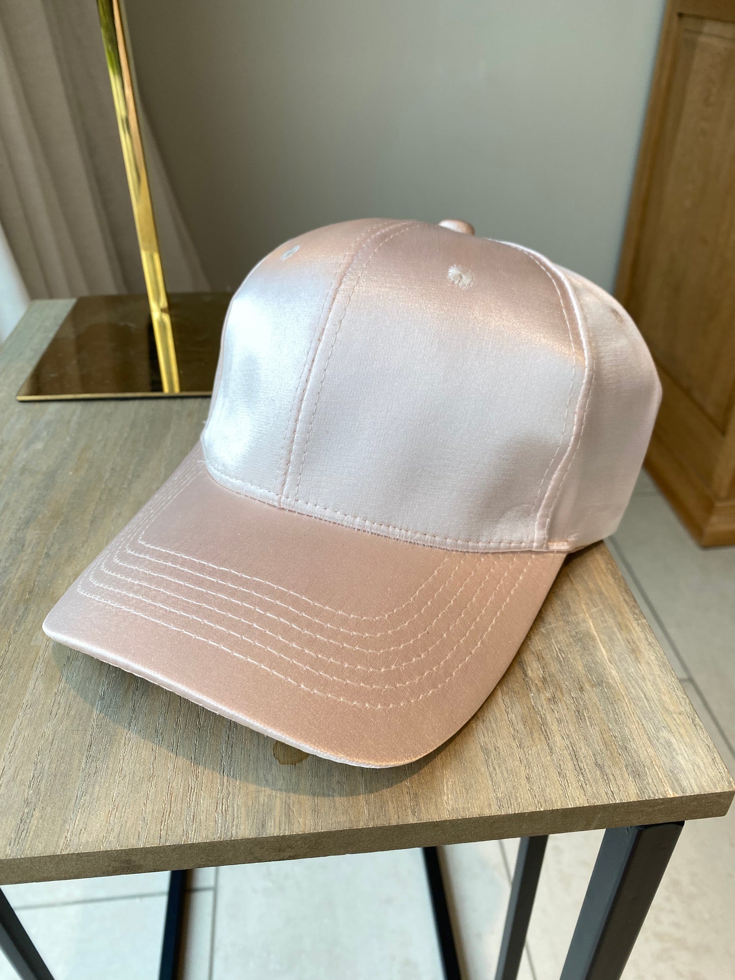 GLOSSY pink hat