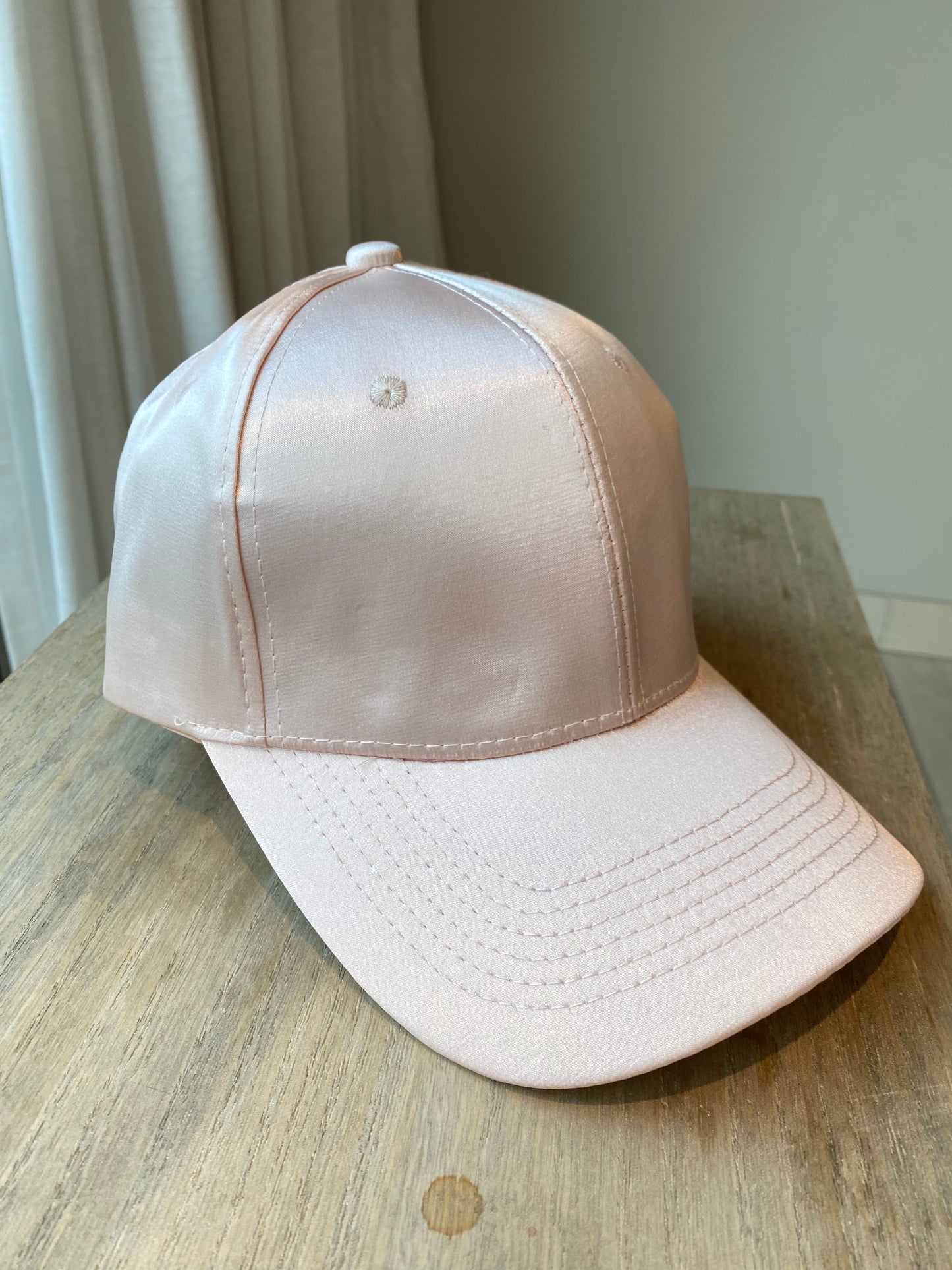 GLOSSY pink hat